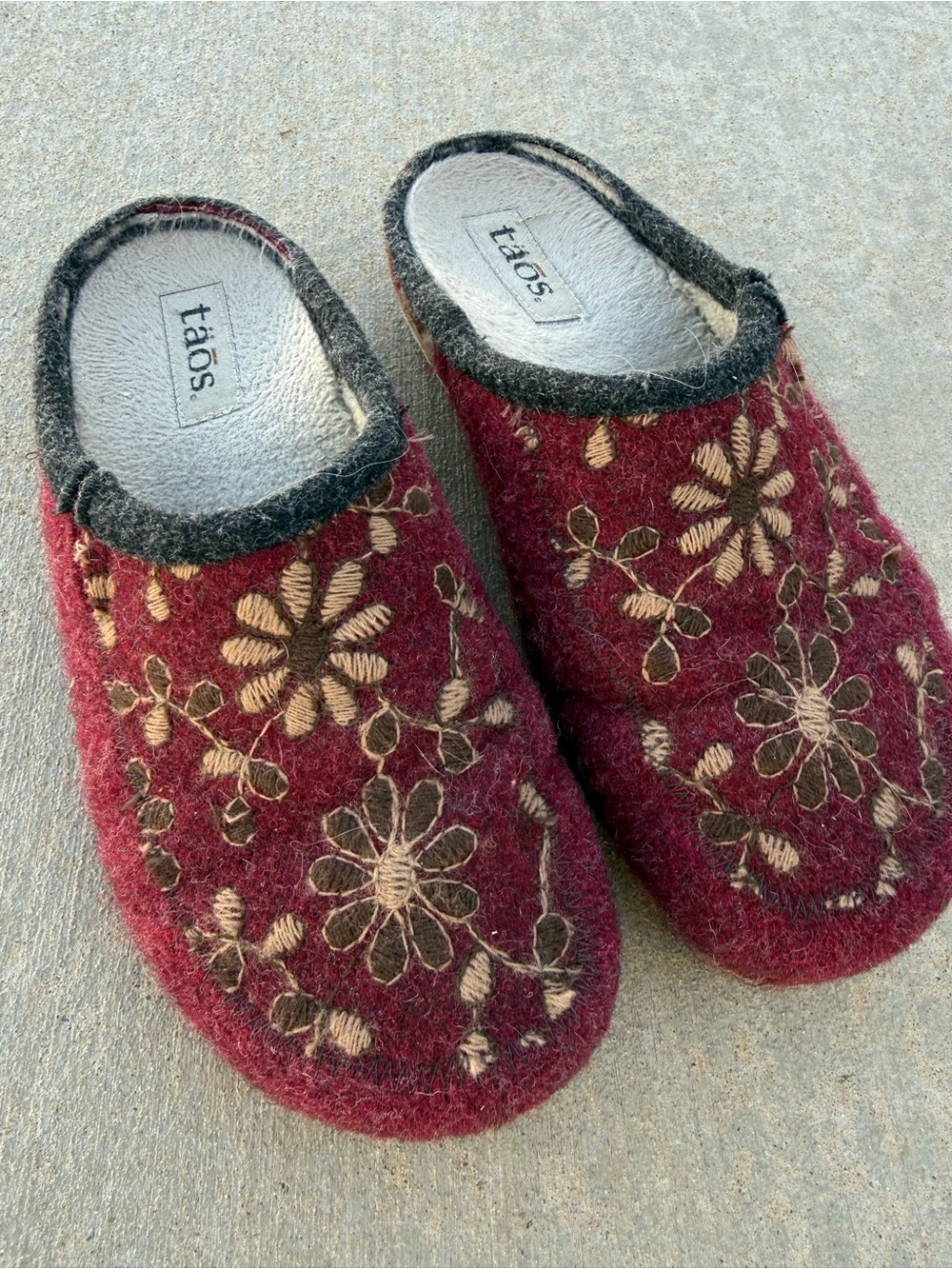 Taos Footwear Women's Burgundy Floral Embroidered Wool Clog